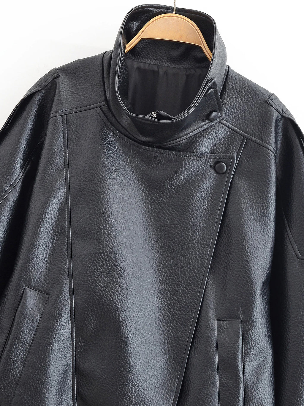 Chaqueta de polipiel con cremallera para mujer — Estilo informal urbano