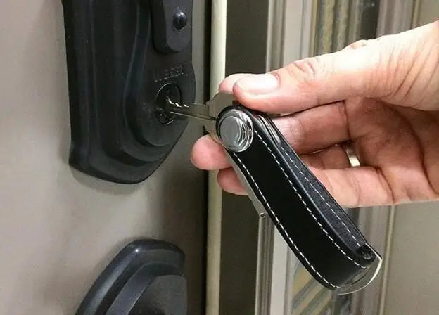 Smart Leather Key Organizer Wallet — Compact Car Key Pouch with Keychain Ring & Hooks
