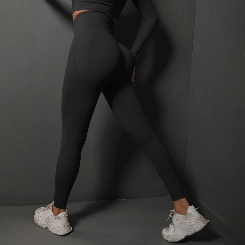 Mallas de gimnasio de tiro alto sin costuras para realzar los glúteos — Pantalones de yoga a prueba de sentadillas para mujer