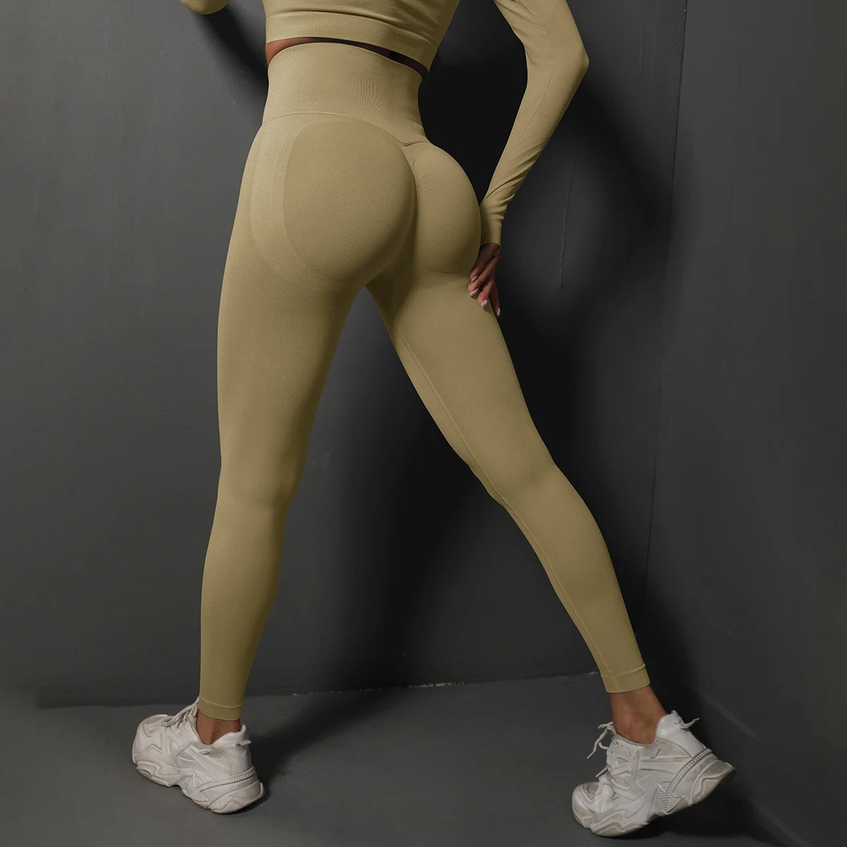 Mallas de gimnasio de tiro alto sin costuras para realzar los glúteos — Pantalones de yoga a prueba de sentadillas para mujer
