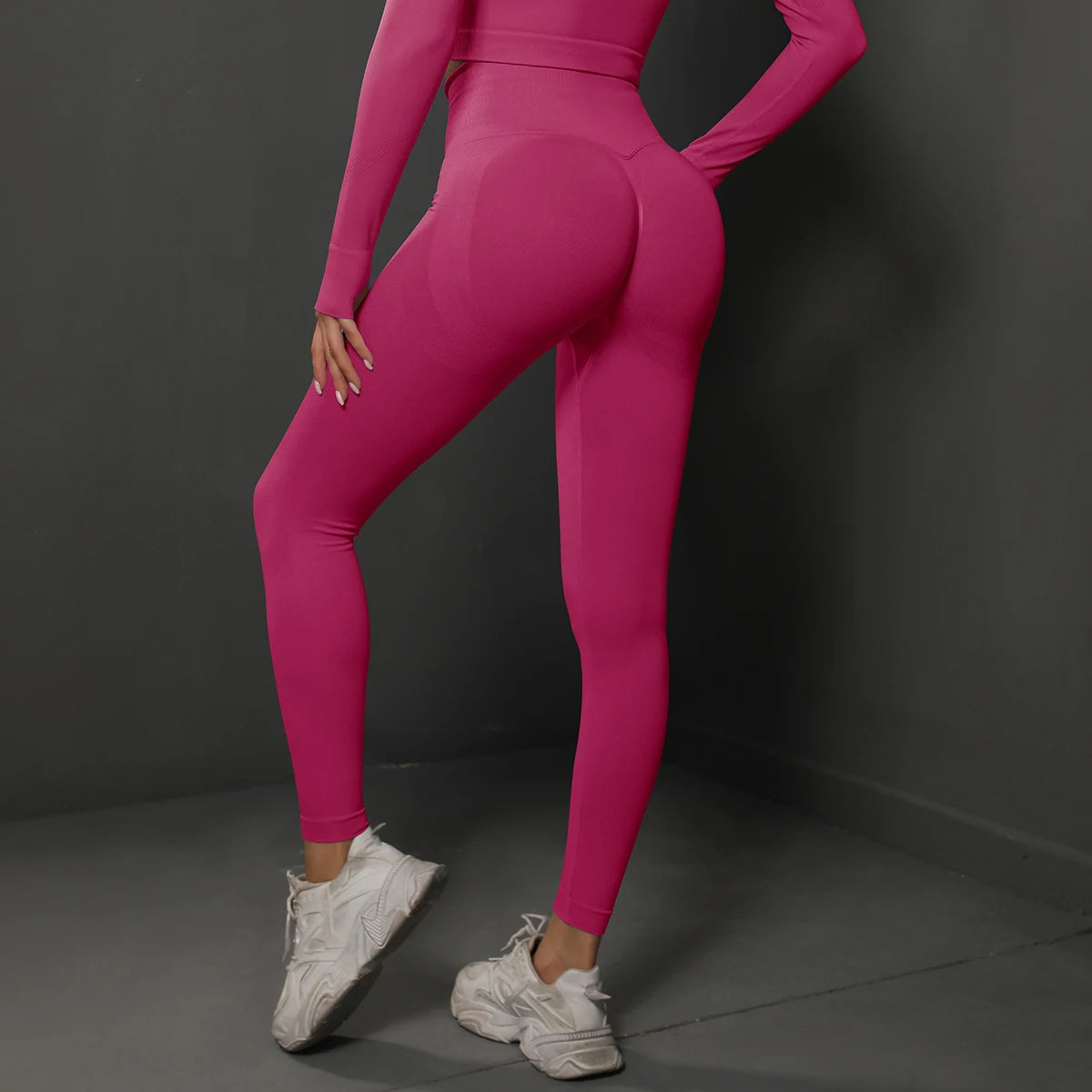 Mallas de gimnasio de tiro alto sin costuras para realzar los glúteos — Pantalones de yoga a prueba de sentadillas para mujer