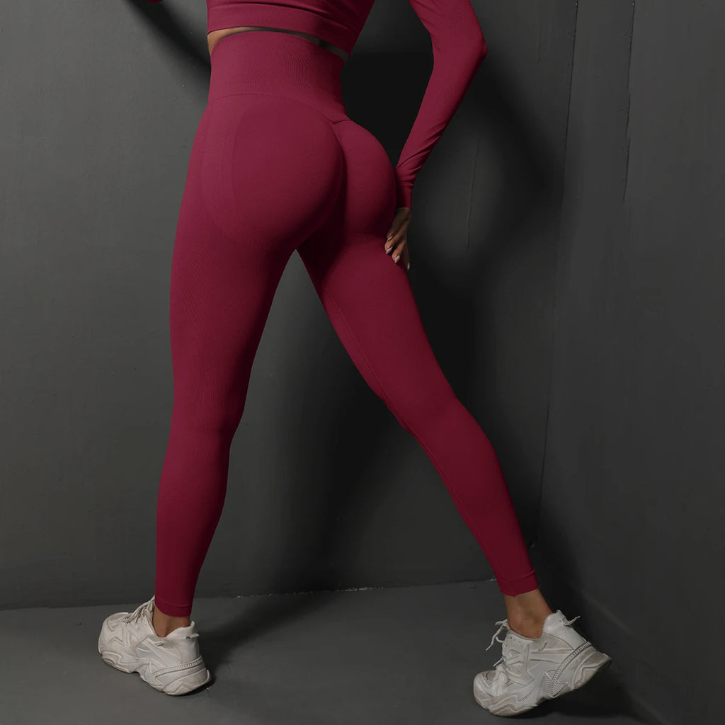 Mallas de gimnasio de tiro alto sin costuras para realzar los glúteos — Pantalones de yoga a prueba de sentadillas para mujer