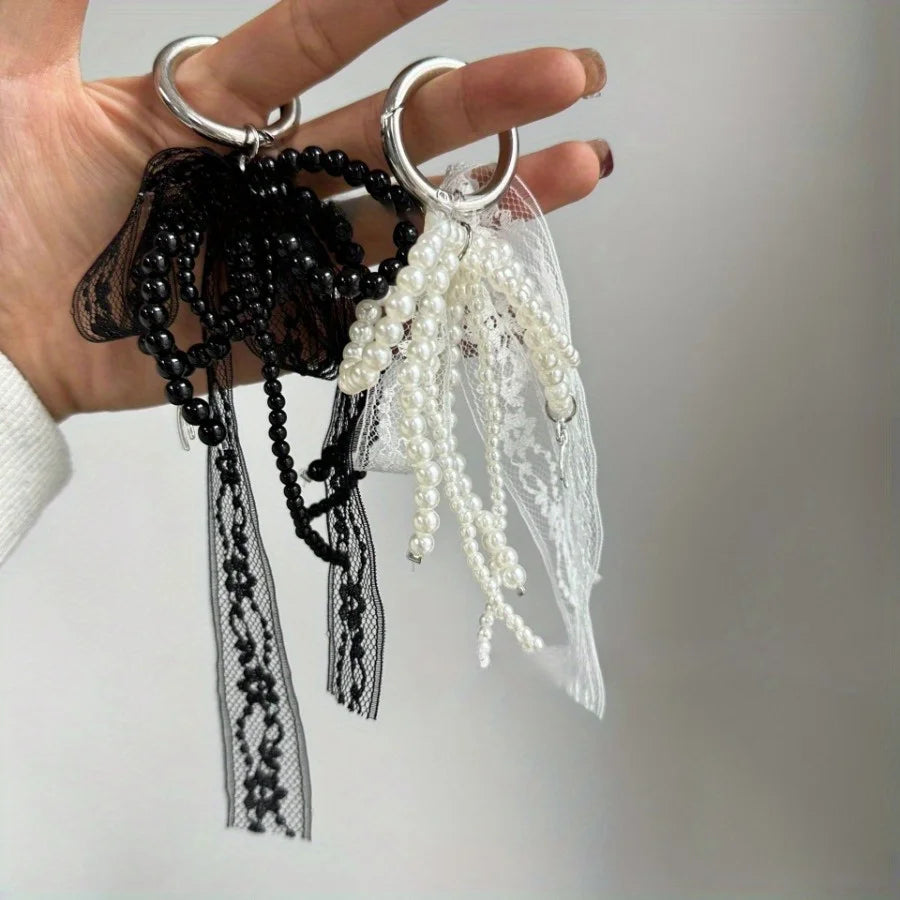 Colgante de lazo de encaje de perlas — Charm de moda para bolso y accesorio para llavero de coche